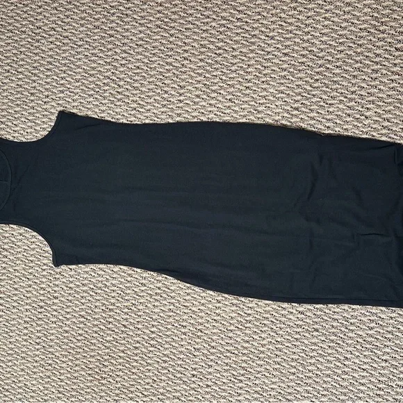 Forever 21 Classic Black midi dress - Picture 3 of 5